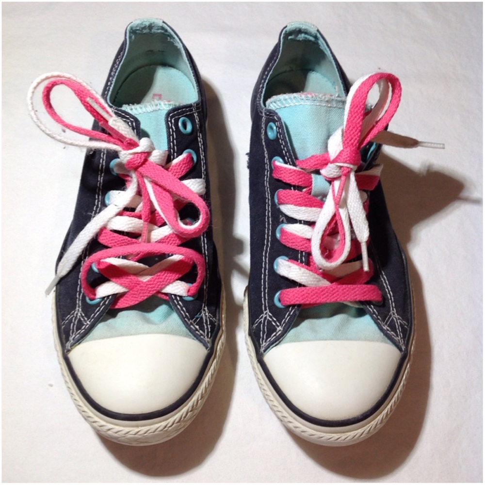 Junior's Size 5 All Star Converse Shoes